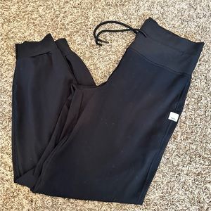 NEW Vuori Daily Jogger - size Med